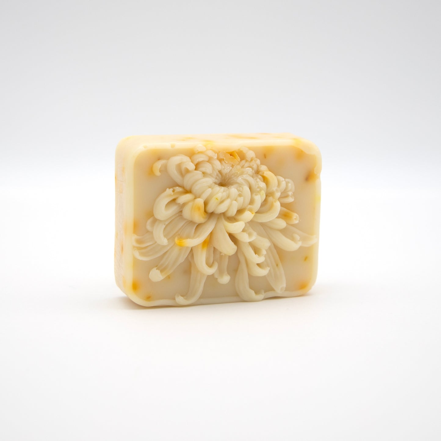 A bright blend of orange and mint that refreshes your senses while nourishing from head to toe.