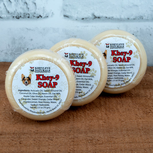 This new ACV pet shampoo bar is amazing for calming dry, itchy, skin or minor skin irritations. We used organic, unrefined apple cider vinegar (acv) in this soap to balance many hair and skin issue. The ACV made the soap to be slightly acidic than regular soaps. It can help the shampoo to condition and cleanse the hair, as well as sooth and remove bacteria on the pet's skin. It is especially useful for dog with troubled skin conditions.