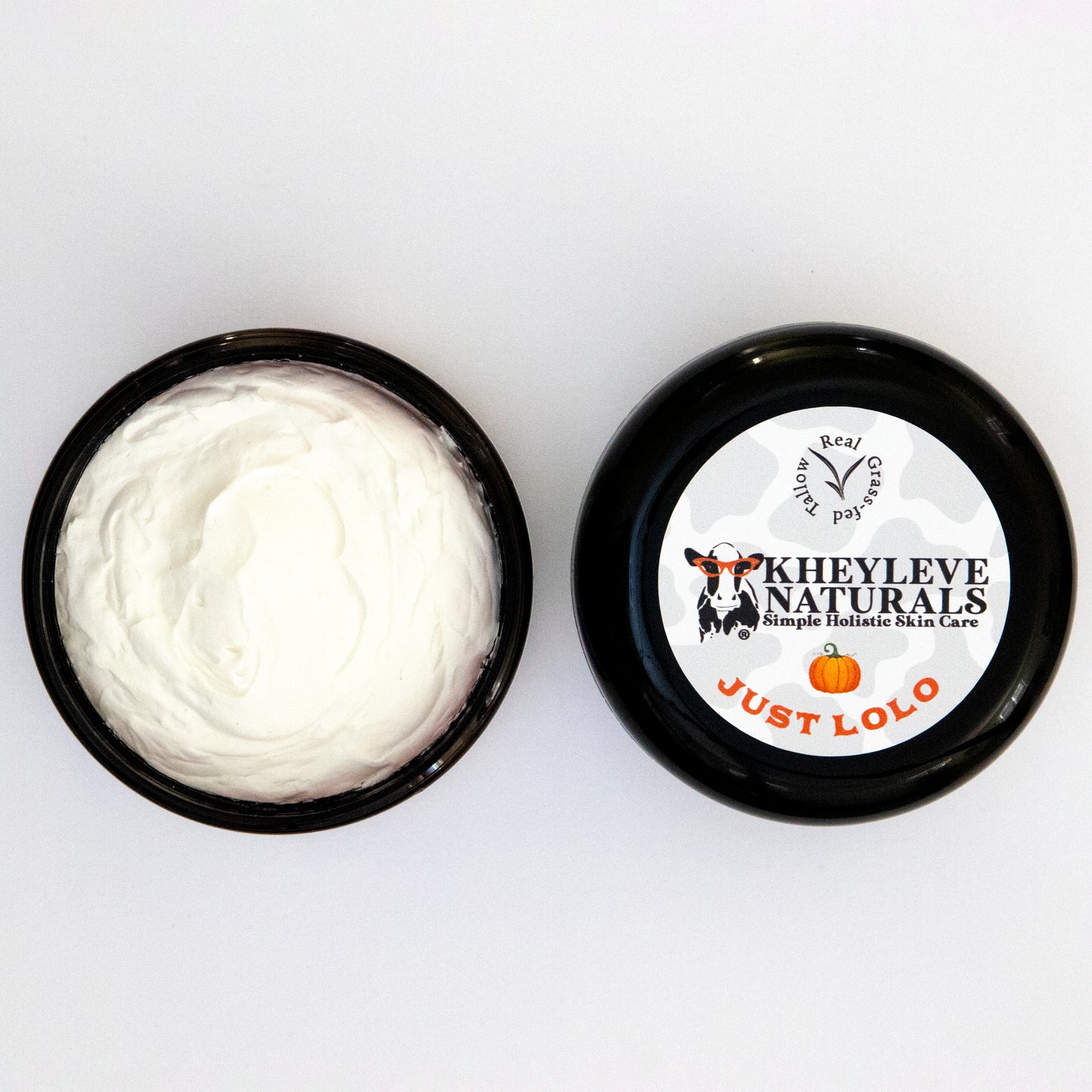 Slightly sweet pumpkin with roasted vanilla, cinnamon and clove feature a classic aroma that invites a rich warmth to the senses.
